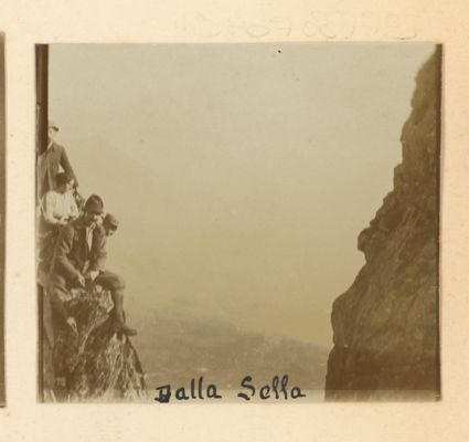 Alpinisti in discesa da Rocca Sella verso Rubiana, 1912