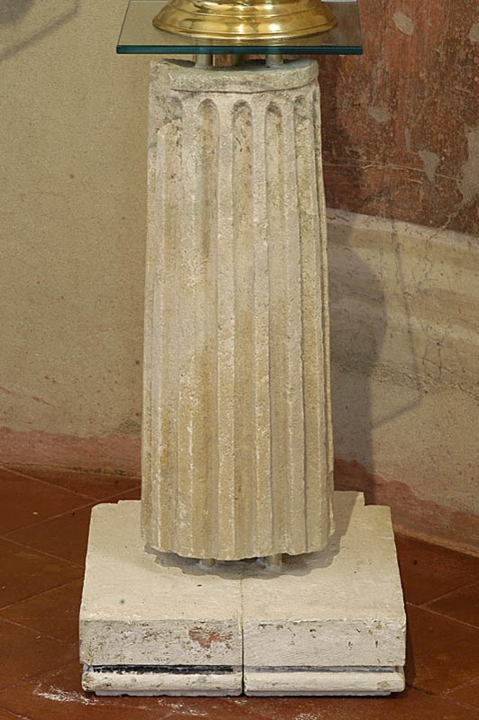 Maestranze abruzzesi sec. I d.C., Colonna di pietra calcarea