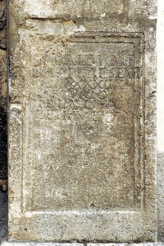 Maestranze romane secc. I-II, Lapide con iscrizione