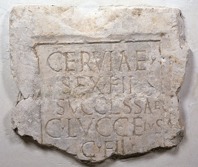 Maestranze abruzzesi secc. I-III, Frammento lapideo con iscrizione
