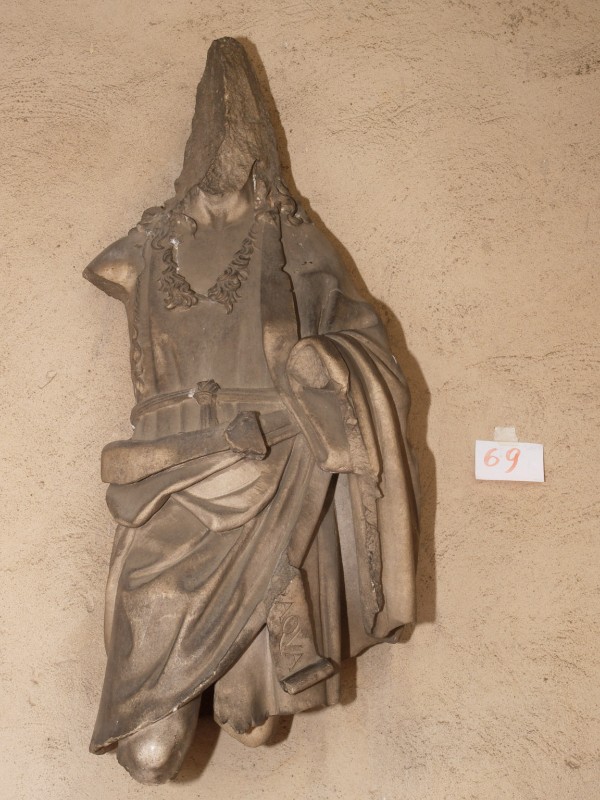 Ambito abruzzese secc. III-IV, Statua rotta