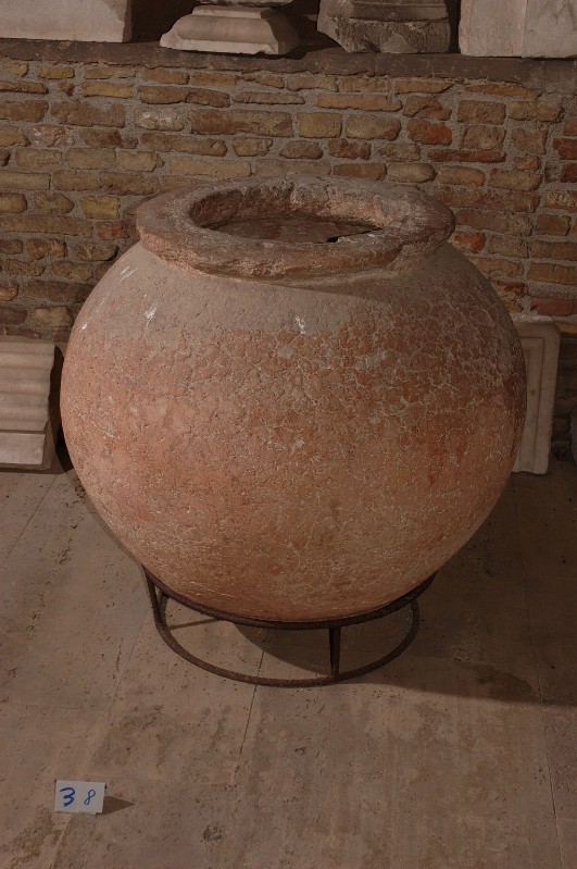 Ambito abruzzese secc. III-IV, Vaso in terracotta