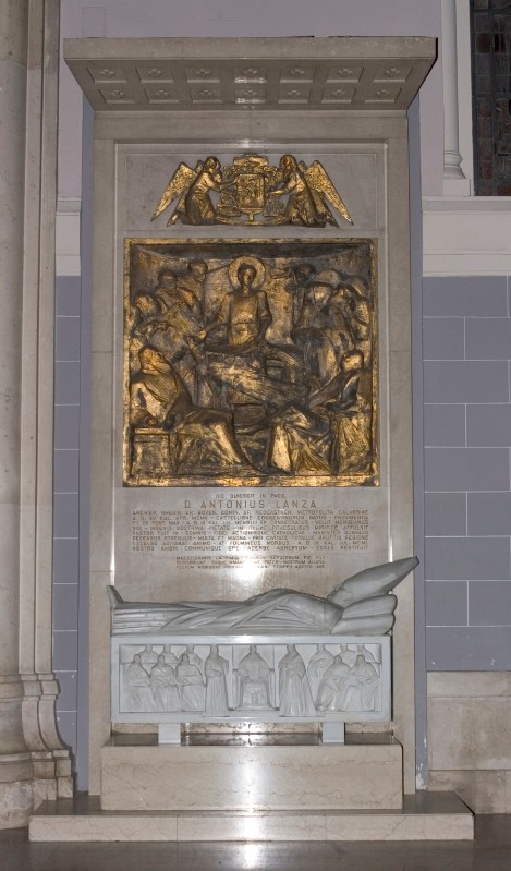 Monteleone A. (1960), Monumento sepolcrale dell'arcivescovo Lanza