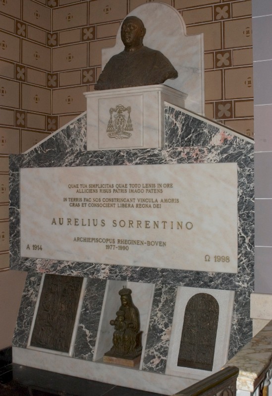 Ambito calabrese (1998-2003), Monumento sepolcrale di monsignor Sorrentino