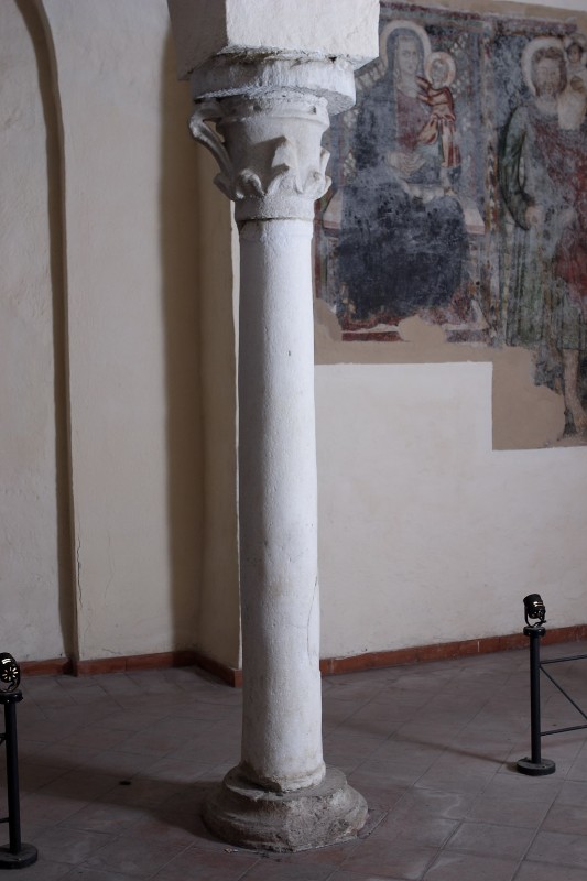 Bott. campana sec. X-XI, Colonna scolpita in marmo