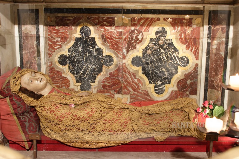 Bott. napoletana sec. XIX, Santa Reparata morta in legno scolpito e dipinto