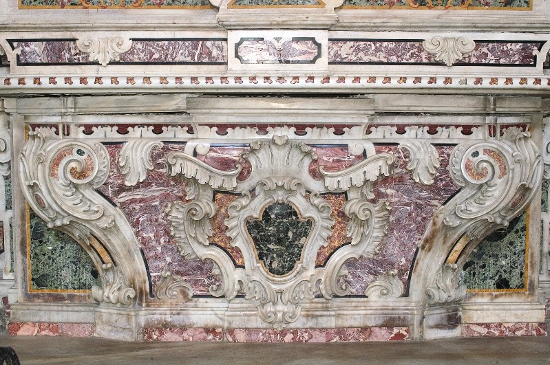 Bastelli G. (1741), Paliotto in marmo bianco scolpito e intarsiato