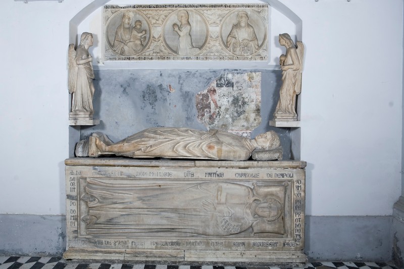 Bott. napoletana secc. XIV-XV, Monumento sepolcrale in marmo bianco scolpito