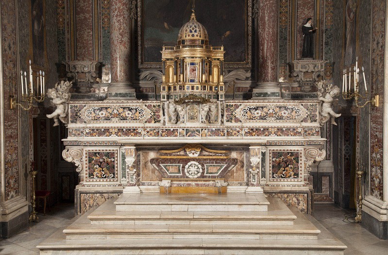 Ghetti B. sec. XVII, Altare di marmo