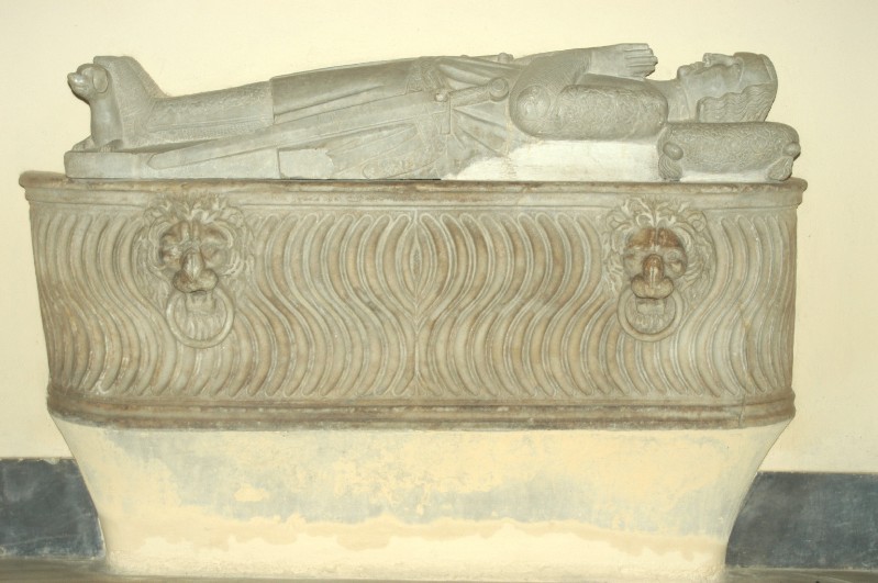Maestranze campane sec. III, Sarcofago con teste di leone