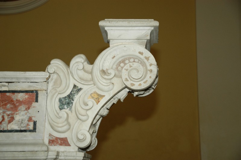 Marmoraro campano sec. XVIII, Voluta destra altare della Madonna di Montevergine