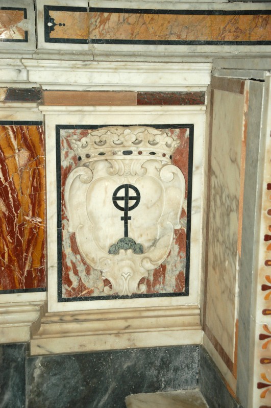 Marmoraro campano sec. XVIII, Stemma sinistro altare Madonna di Montevergine