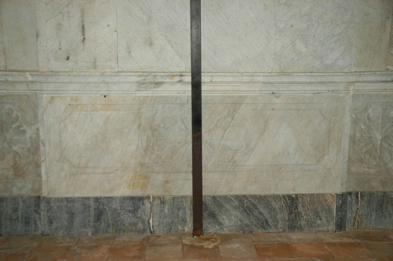Marmoraro campano sec. XVIII, Scultura altare della Madonna di Montevergine 3/3