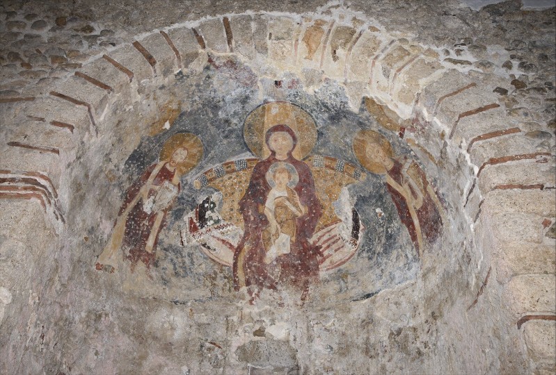 Ambito napoletano sec. IX, Dipinto murale della Madonna tra santi