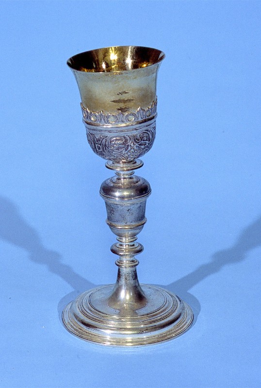 Bott. napoletana inizio sec. XIX, Calice in argento inciso e dorato