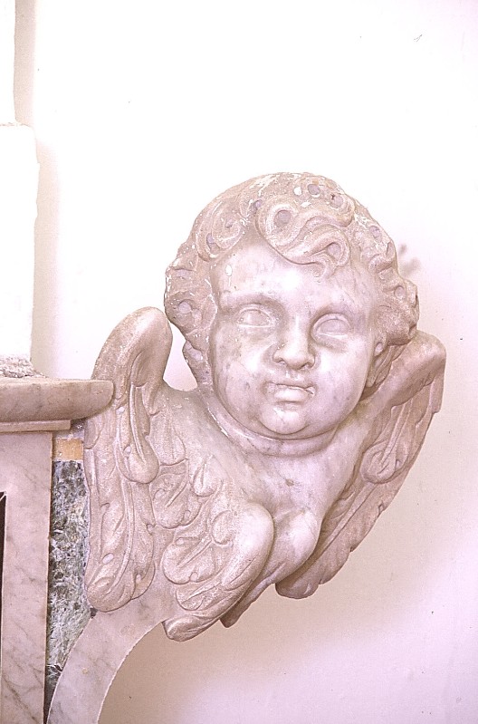 Bott. napoletana (1780), Testa di angelo in marmo bianco scolpito 1/2