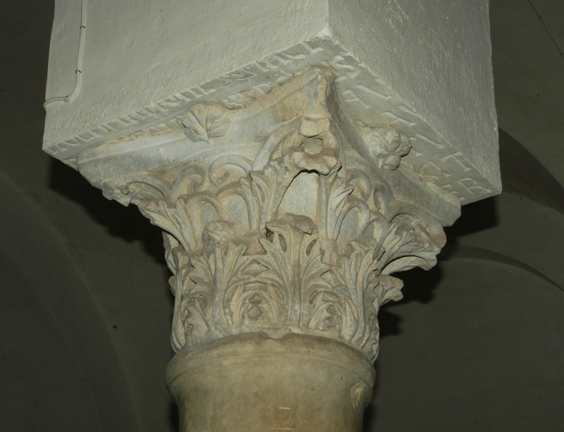 Marmoraro campano sec. III, Capitello corinzio a rilievo