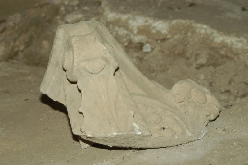 Marmoraro campano sec. III, Frammento di capitello in marmo bianco