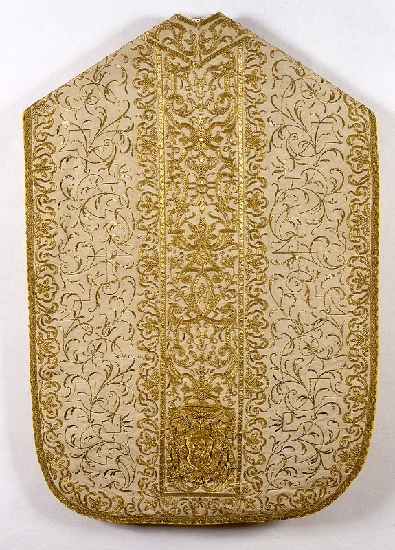 Manif. emiliana sec. XVII, Pianeta in seta bianca ricamata in oro