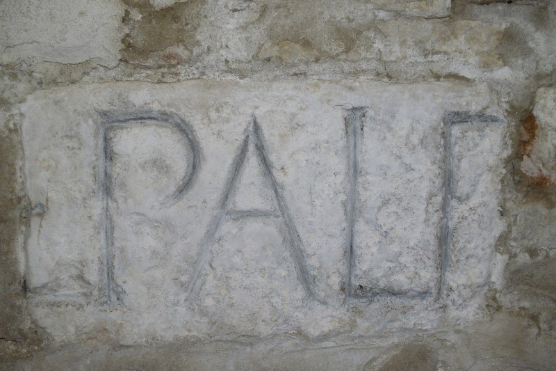 Ambito romano secc. I-II, Epigrafe romana con iscrizione PAL