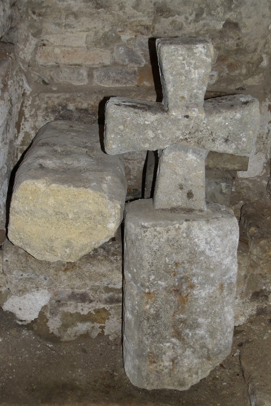 Bottega faentina sec. X, Croce viaria in frammenti