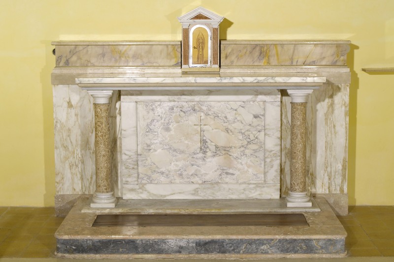 Maestranze italiane (1947-1948), Altare laterale di sinistra con croce latina