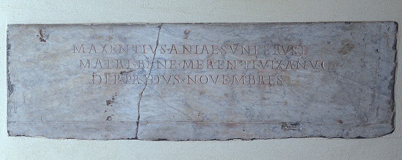 Bottega romana sec. II-III, Lapide con iscrizione di Massenzio