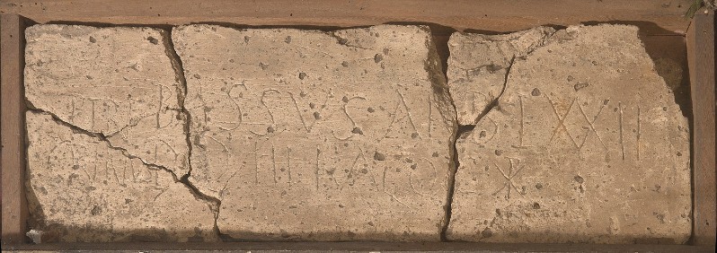 Bottega romana sec. I-II (?), Lapide sepolcrale di San Pellegrino Basso