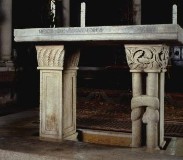 Scuola di Wiligelmo (1114), Altare maggiore in marmo