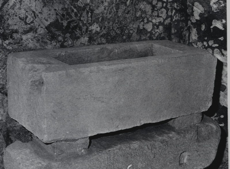 Bott. italiana sec. III-IV, Sarcofago in pietra calcarea scolpita