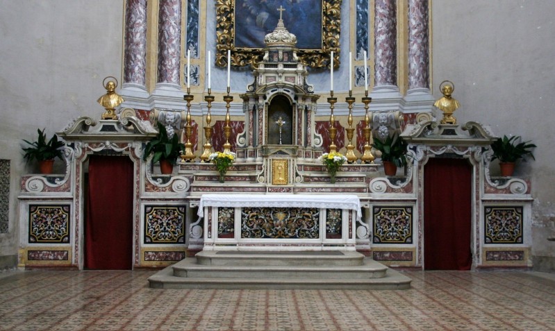 Massa G. - Pozzuoli G. sec. XVII, Altare maggiore in scagliola