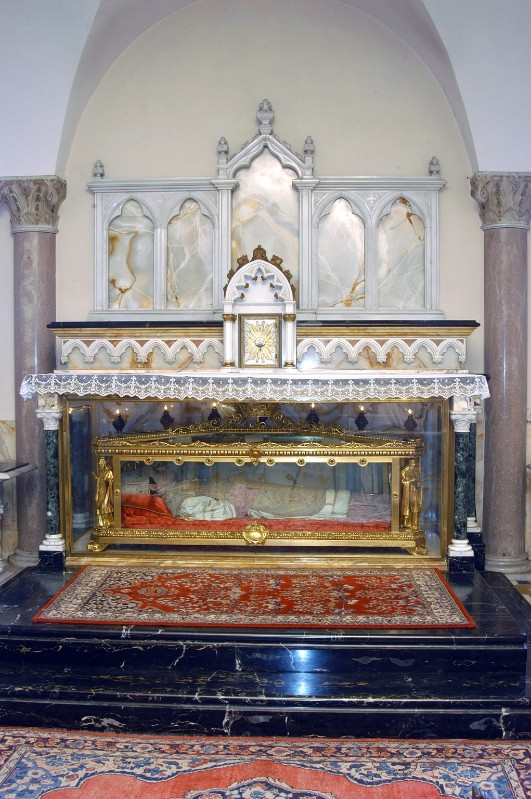 Zaffrani U. (1962), Altare in marmi policromi