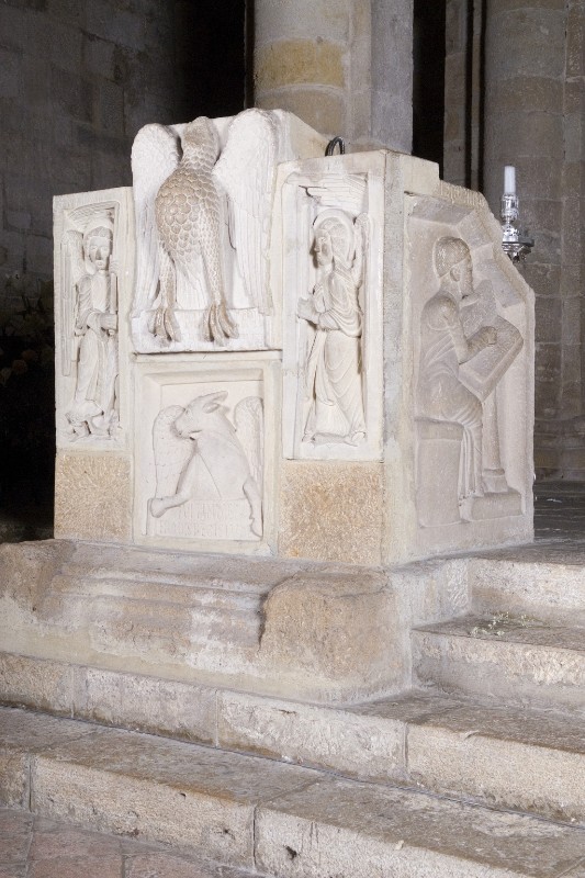 Ambito lombardo-emiliano secc. XII e XX, Ambone in pietra scolpita