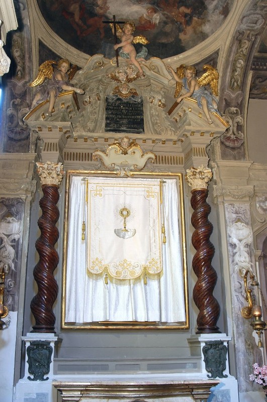 Sermini G. A. (1719), Ancona con colonne tortili e angelo con croce