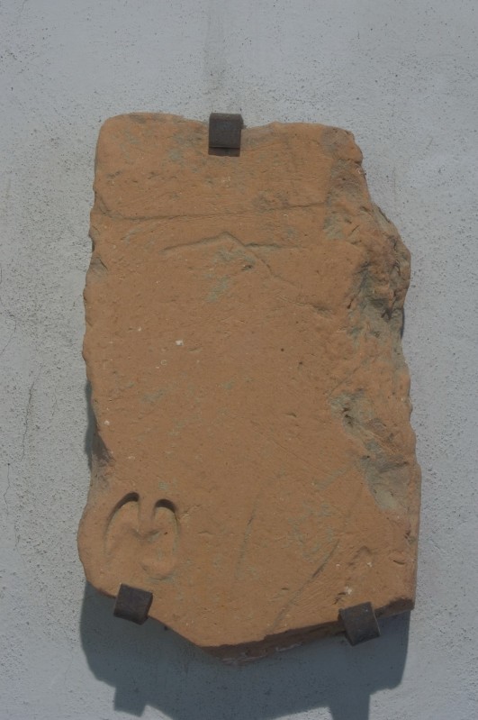 Ambito italiano secc. I-III, Frammento di mattone in terracotta rossa