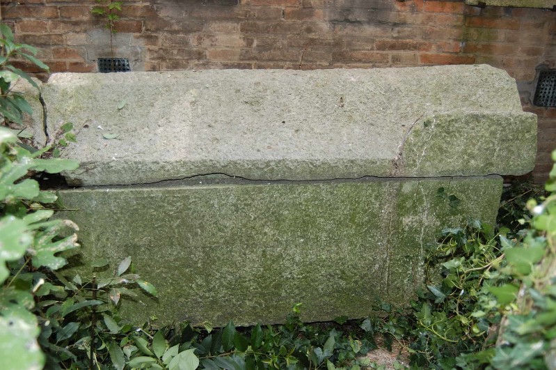 Ambito ravennate-bizantino sec. VI, Cassa di sarcofago ad acroteri abbassati