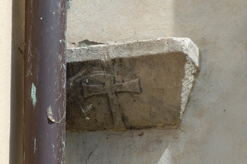 Ambito ravennate-bizantino sec. VI, Plinto in marmo greco con croce