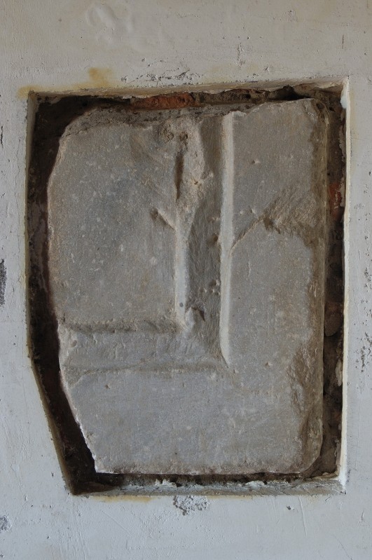 Ambito italiano secc. I-III, Frammento di lapide funeraria