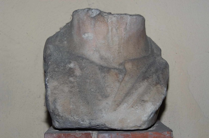 Ambito italiano sec. I, Frammento di busto in marmo scolpito