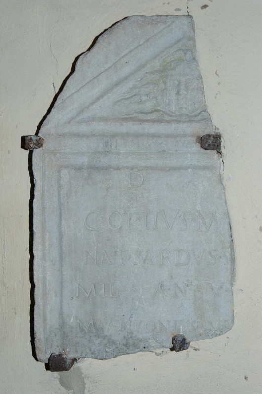 Ambito italiano sec. III, Frammento di stele con gorgone