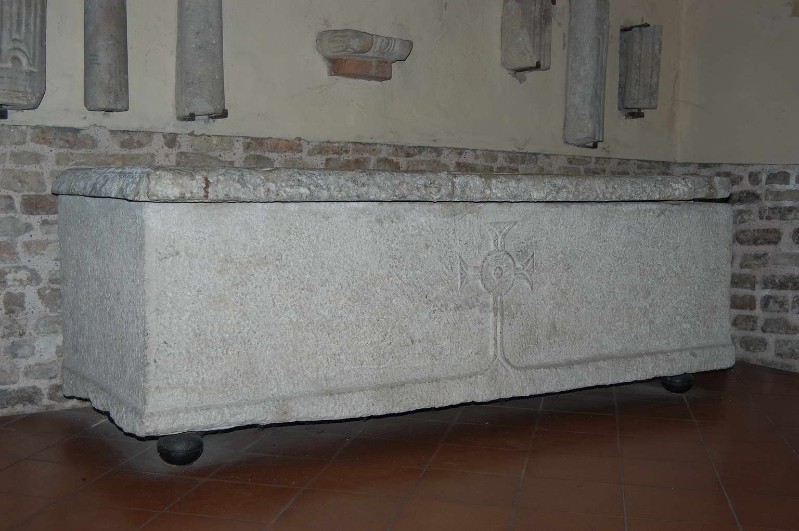 Ambito ravennate-bizantino sec. VI, Cassa di sarcofago con croce