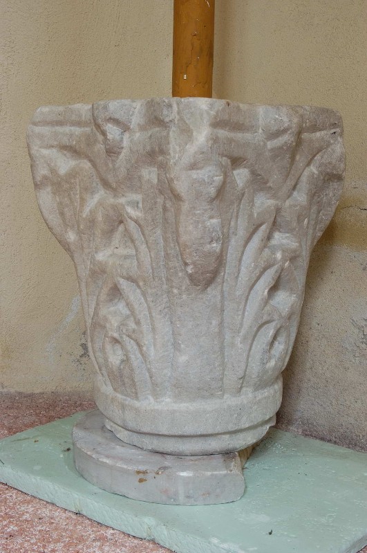 Ambito ravennate-bizantino sec. VI, Capitello a foglie