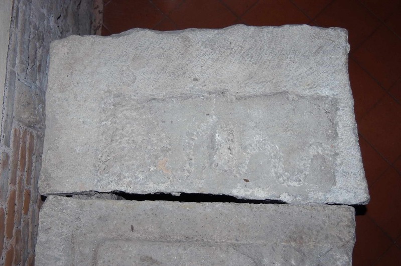 Ambito italiano sec. V, Frammento di coperchio di sarcofago parte destra