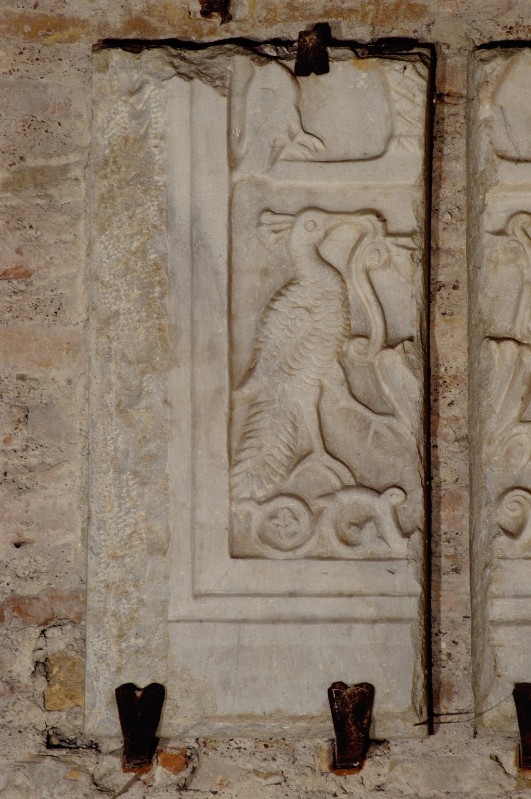 Ambito ravennate-bizantino sec. VI, Frammento di sarcofago con pavoni 2/4