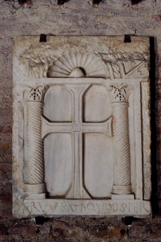 Ambito ravennate-bizantino sec. VI, Frammento di altare a colonnine tortili 1/2