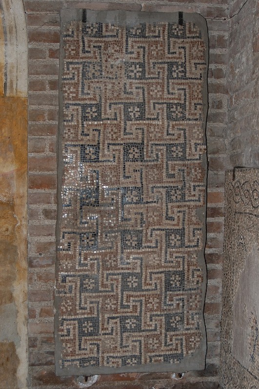 Ambito ravennate secc. VI-VII, Mosaico con decorazioni geometriche 2/2