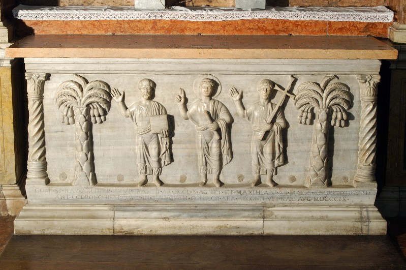 Ambito ravennate-bizantino sec. V, Altare sarcofago di Esuperanzio e Massimiano