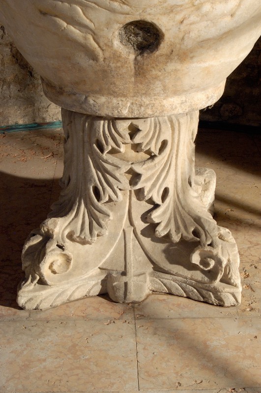 Ambito ravennate-bizantino sec. V, Capitello con foglie d'acanto