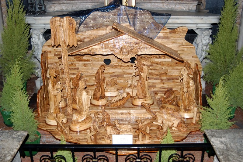 Zacharia Bros (2007), Presepio in legno di ulivo intagliato