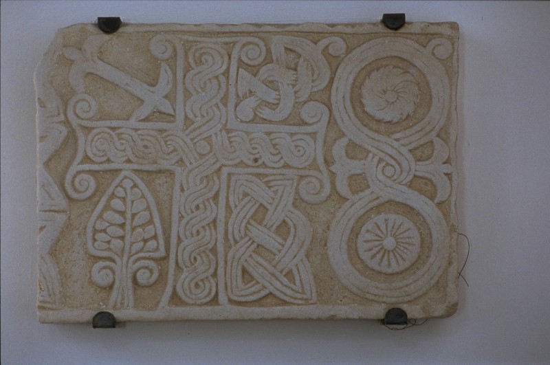 Ambito romagnolo-marchigiano secc. VIII-IX, Lastra di pluteo con croce